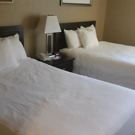 Stonebridge Hotel Fort Mcmurray Habitación foto
