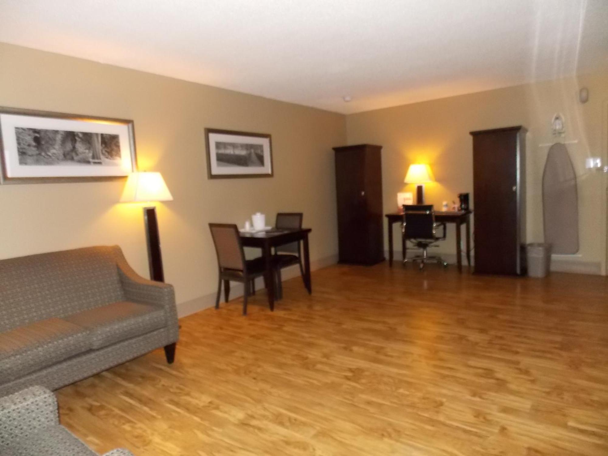Stonebridge Hotel Fort Mcmurray Habitación foto
