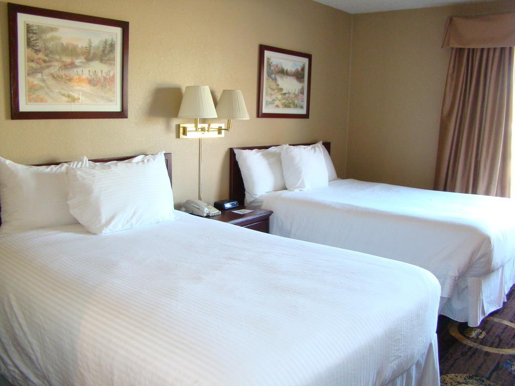 Stonebridge Hotel Fort Mcmurray Habitación foto