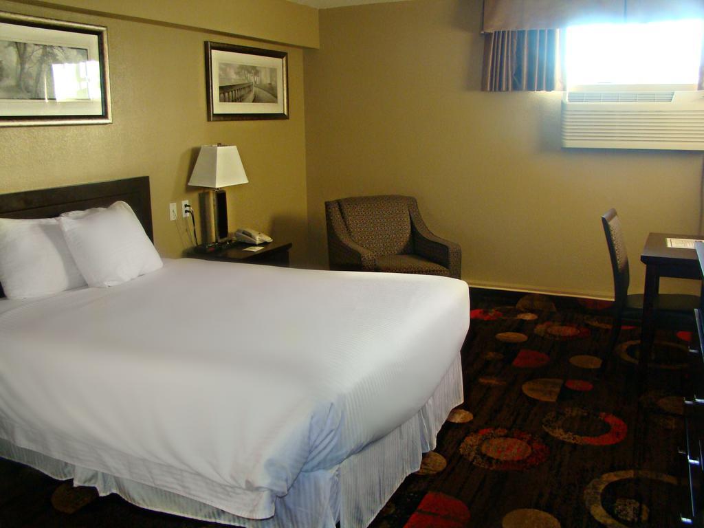 Stonebridge Hotel Fort Mcmurray Habitación foto